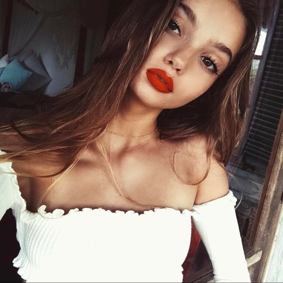 'Lena' Ruffle Strapless Top - Picture 2 of 8